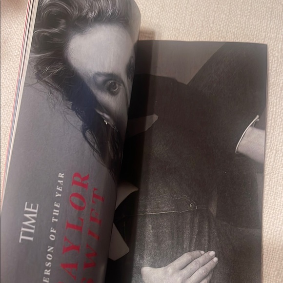 Collectible - Taylor Swift Time Magazine Person of the Year Issue - Picture 7 of 8